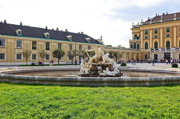 Schloss Schonbrunn_Fountain_Vienna