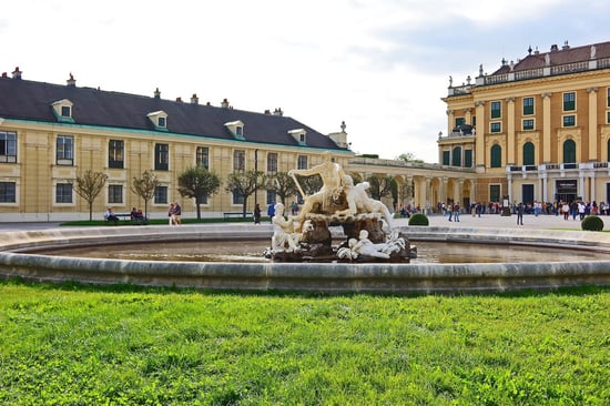 Schloss Schonbrunn_Fountain_Vienna