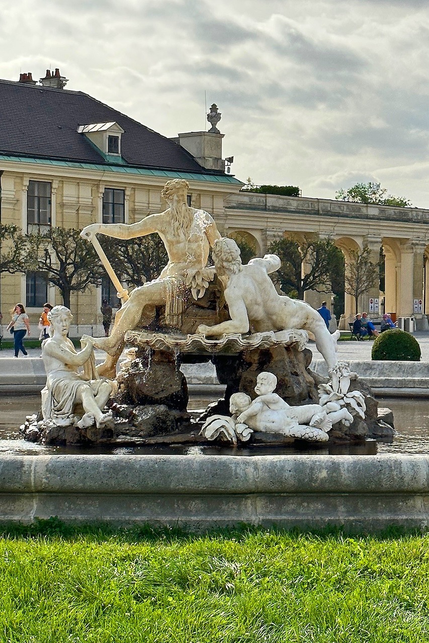 Schonbrunn Palace_Fountain_Vienna