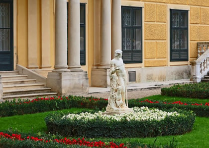 Schonbrunn Palace_Statue_Vienna