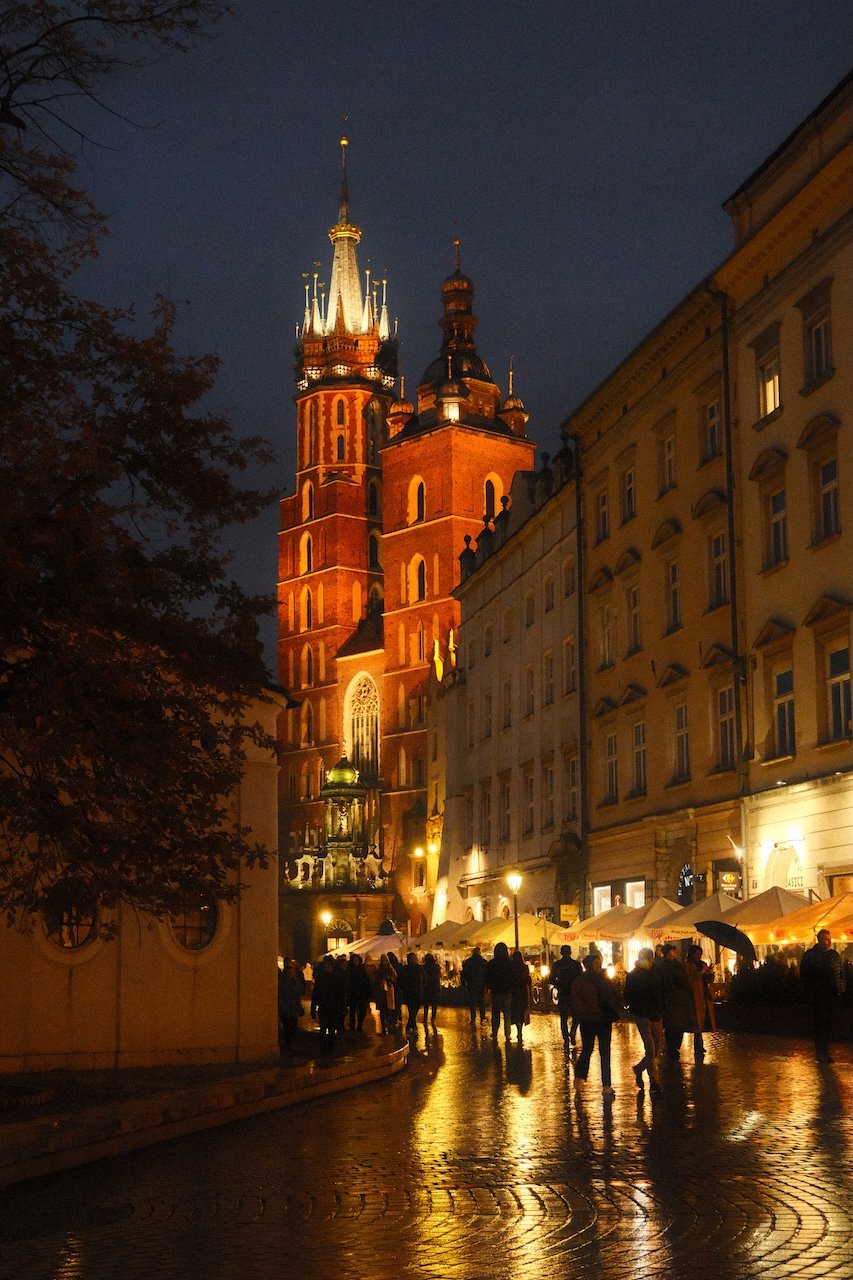 St. Marys Basilica_Night_Krakow_Side Street View