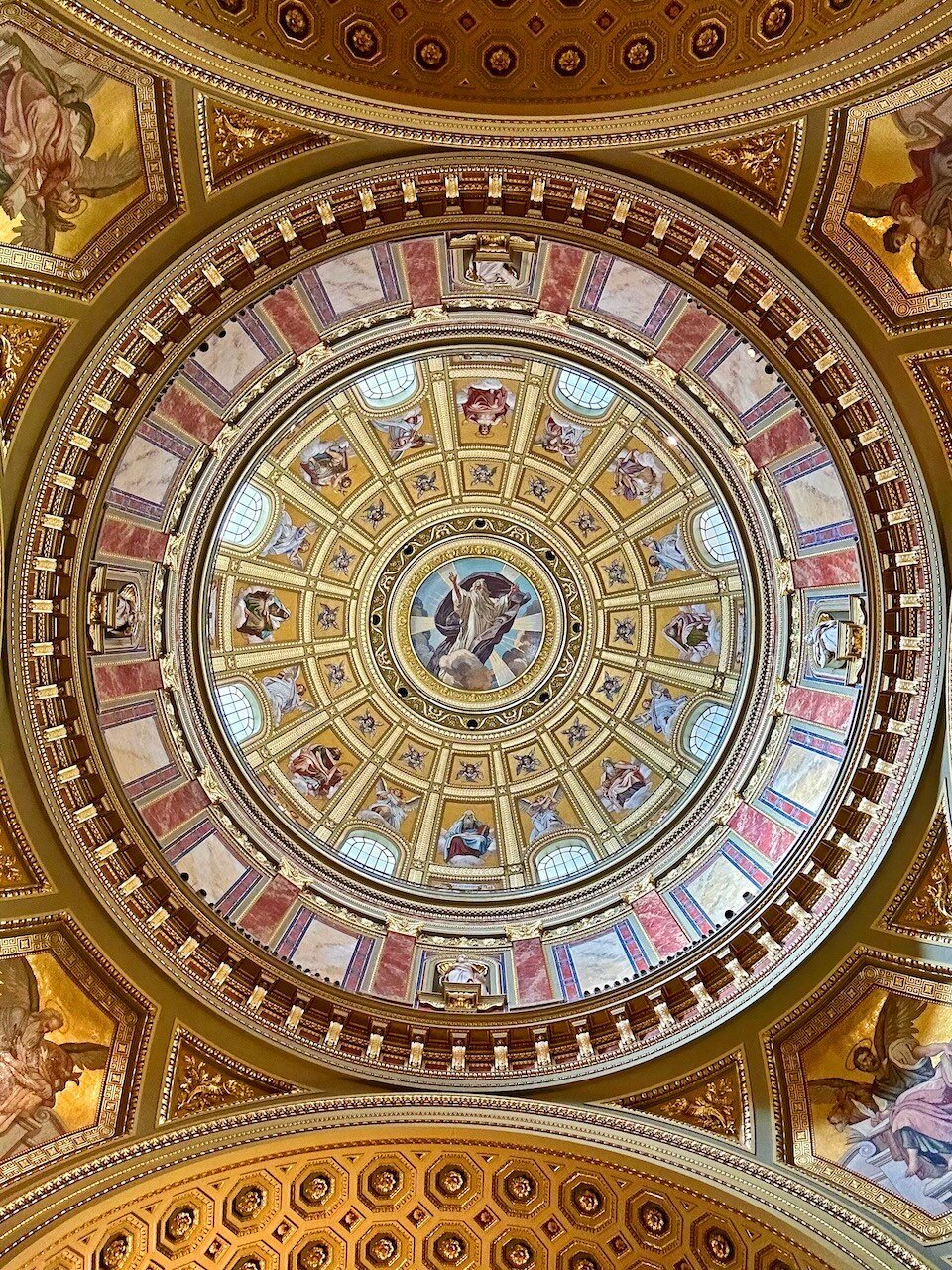 St._Stephens_Basilica_Dome_Budapest