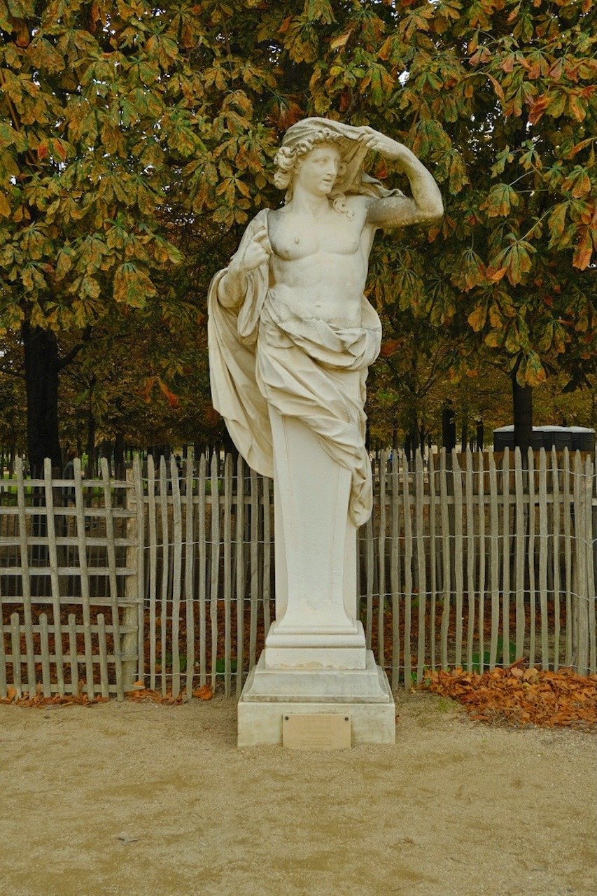 Status_in_Tuileries_Garden_Paris