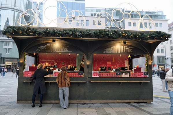 Stephansplatz Xmas Market_Drink Stand_Vienna 2025