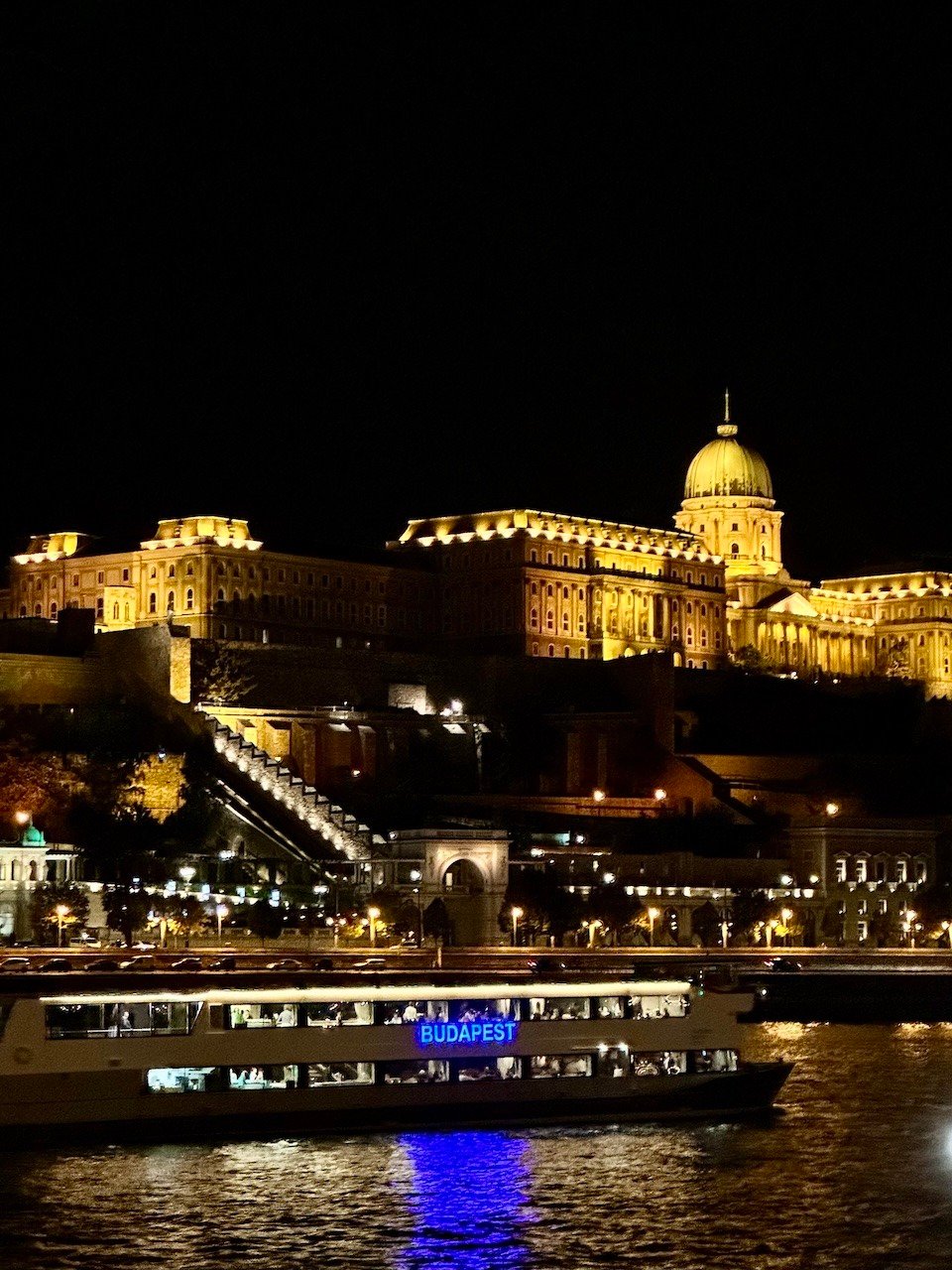 The_Parliament_Buildings_Riverboat_Cruise_BudaPest