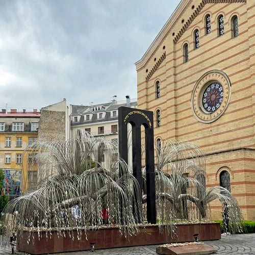 Tree of Life Holocaust Memorial_Budapest_5x5
