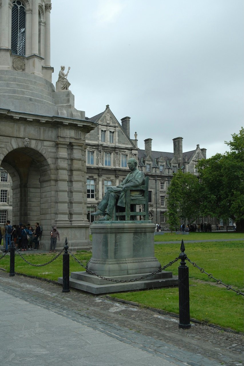 Trinity College_Provost Statue_Dublin