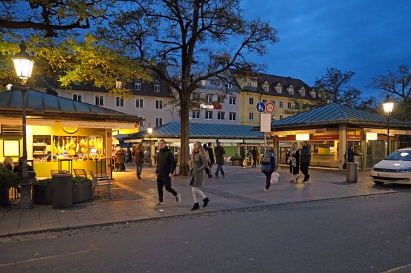 Viktualienmarkt_Munich_Evening_2