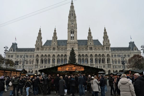Wiener Christkindlmarkt_Vienna 2025_Day_City Hall