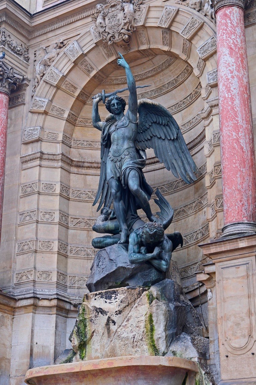 saint_michael_slaying_the_dragon_Latin_Quarter_Paris-1