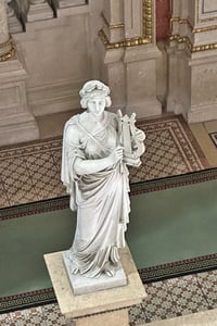 vienna_opera_house_interior_statue