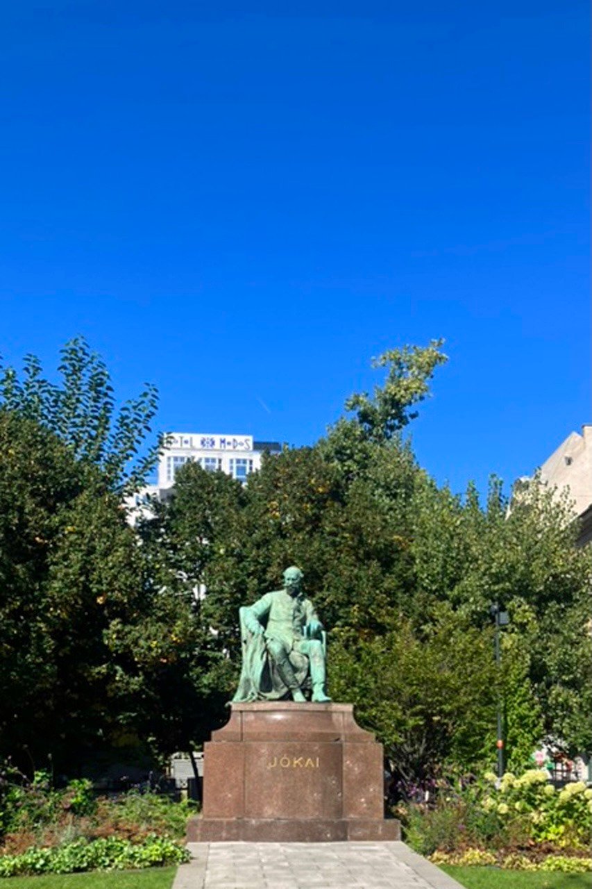 Jokai Statue_Budapest