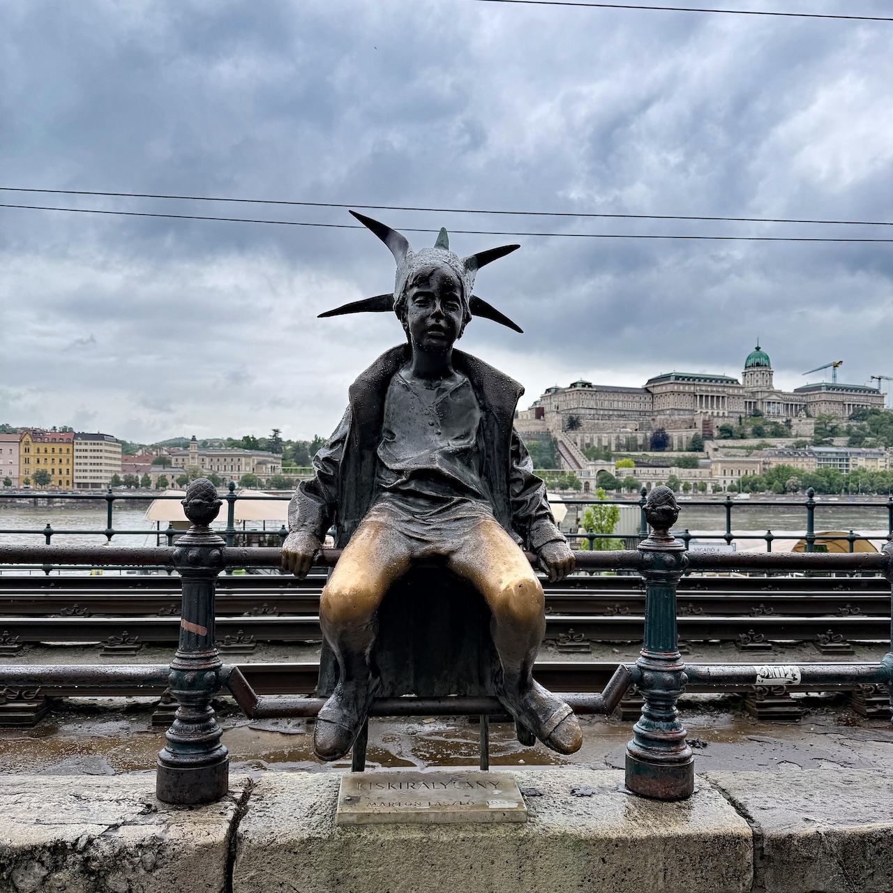 Little Princess Sculpture_Budapest_Danube Promenade