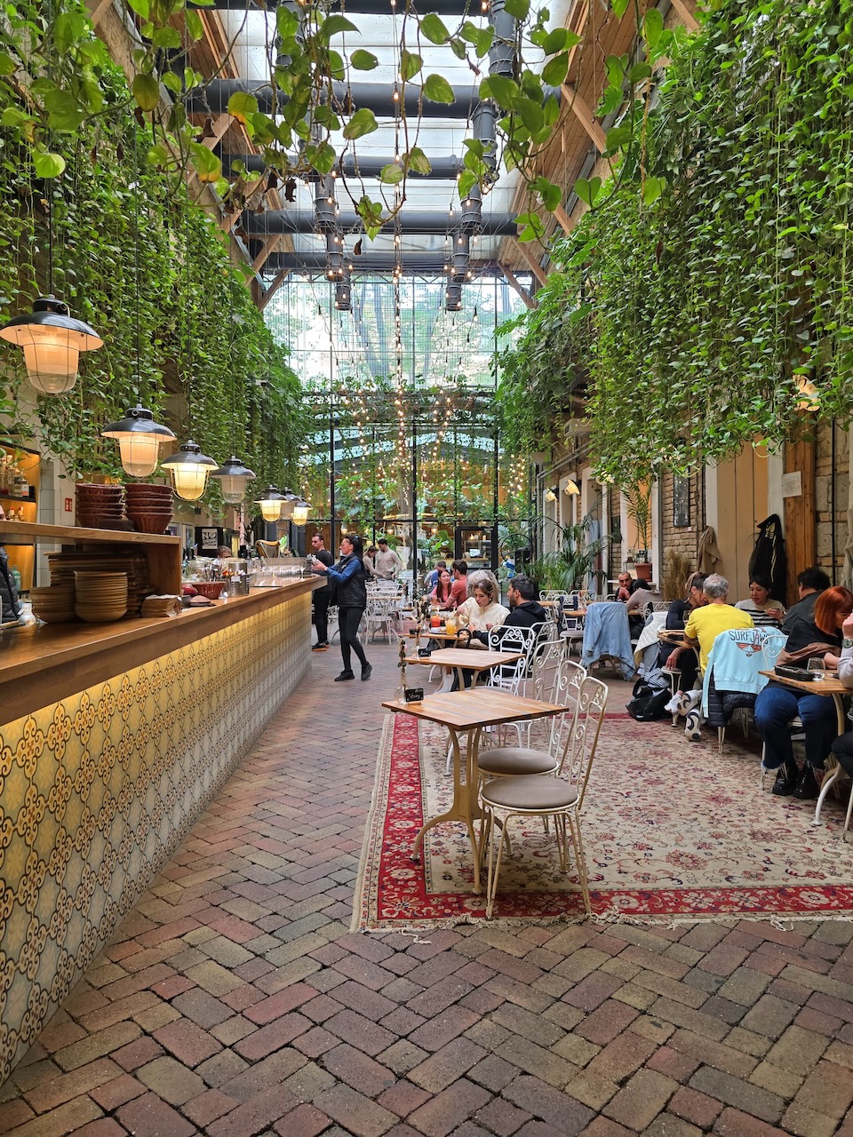 Mazel Tov Budapest_Interior