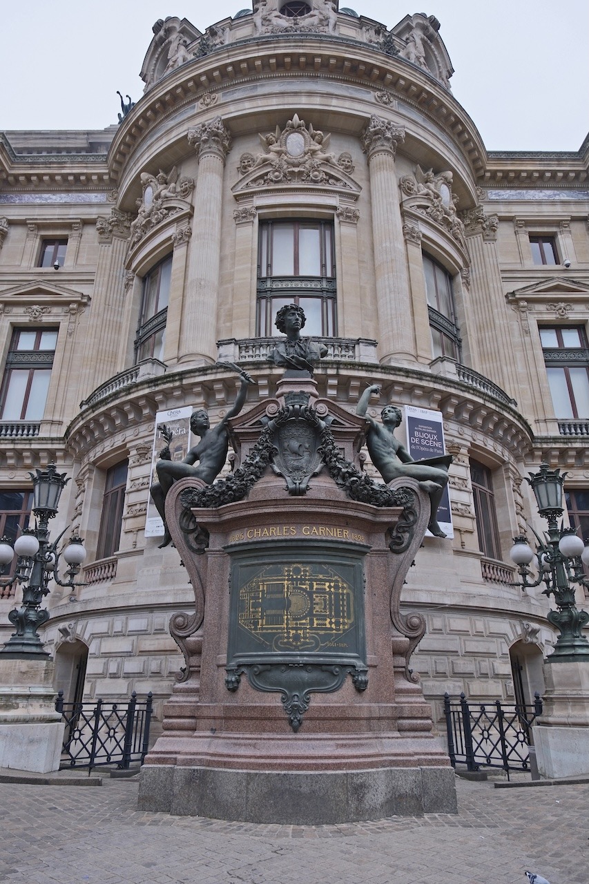 Outside_of_Opéra_Garnier_Paris